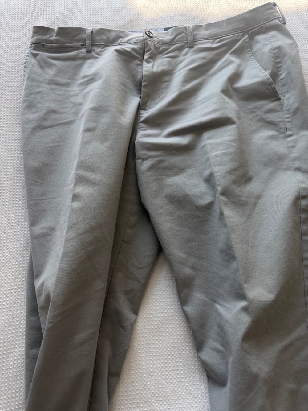 Gray Tommy Hilfigure Chinos / khakis 36/32 Great condition.